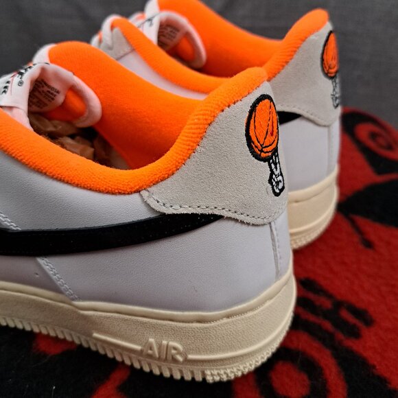 SIZE 7Y YOUTH WOMANS 8.5 NIKE AIR FORCE 1 SHOES LV8 DX3361-100 WHITE ORANGE - Picture 5 of 14